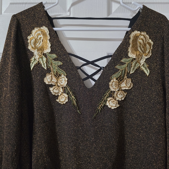Gimmicks by BKE Floral Embroidered Brown & Gold Metallic Top, Deep V-Neck, EUC! - Picture 3 of 9